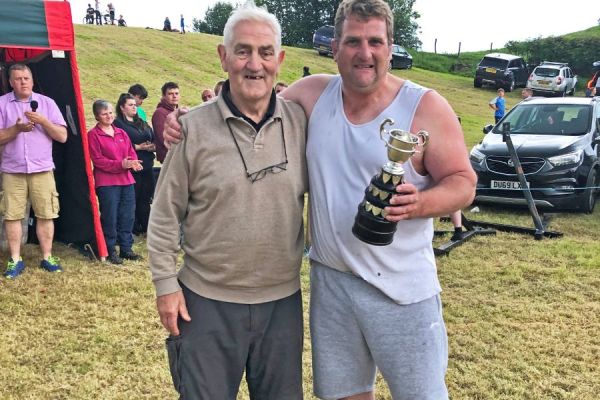 Chris Bland presents Thomas Brocklebank winner of AW